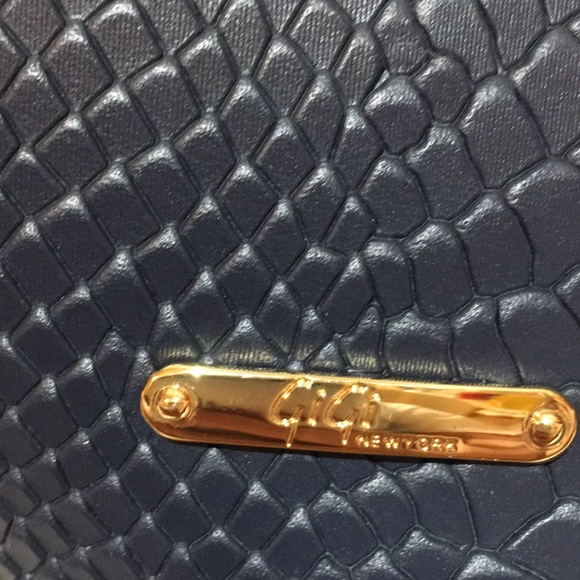 GiGi NewYork Crossbody without Straps - Picture 3 of 7